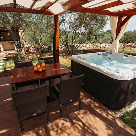Holiday Stone House With Jacuzzi * Lukoran
