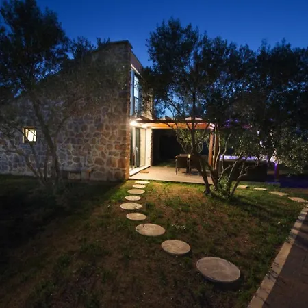 Casa vacanze Holiday Stone House With Jacuzzi