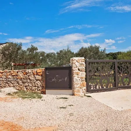 Holiday Stone House With Jacuzzi * Lukoran