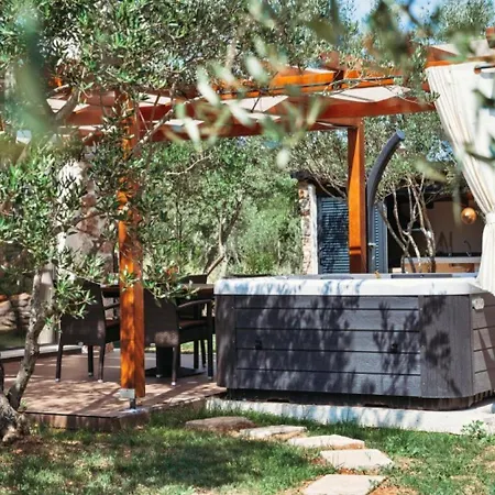 Holiday Stone House With Jacuzzi * Lukoran