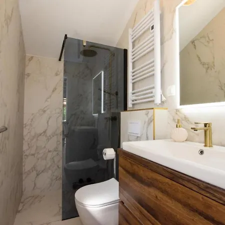 Holiday Stone House With Jacuzzi